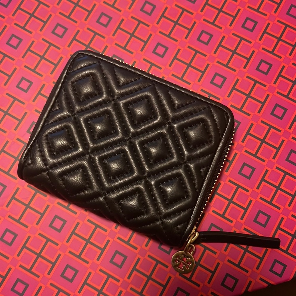 Tory Burch Fleming Medium Wallet